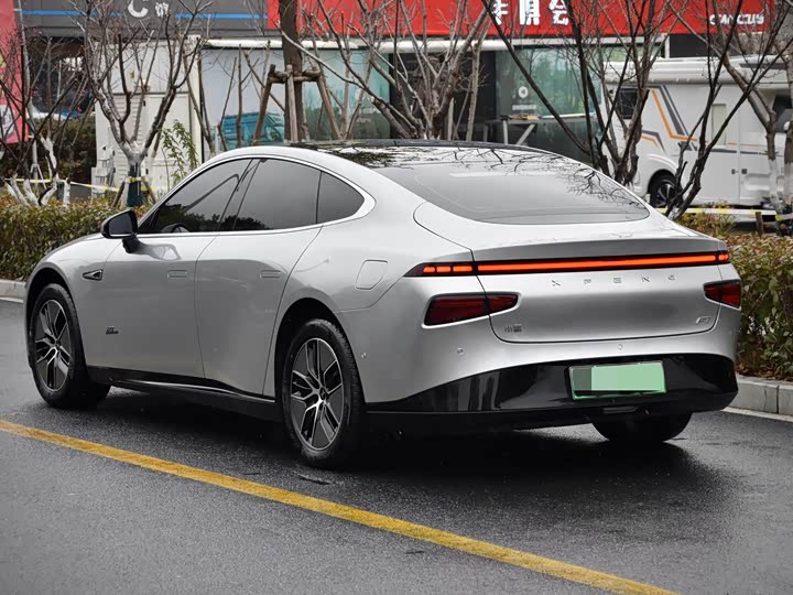 Фото 3 - XPeng P7