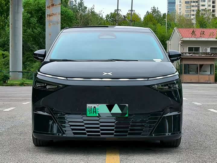 Фото 2 - XPeng X9