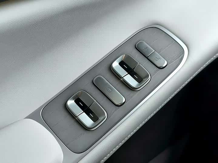 Фото 6 - XPeng X9