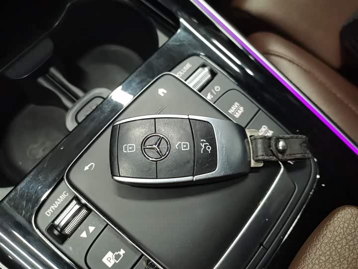 Фото 9 - Mercedes-Benz GLB-Class