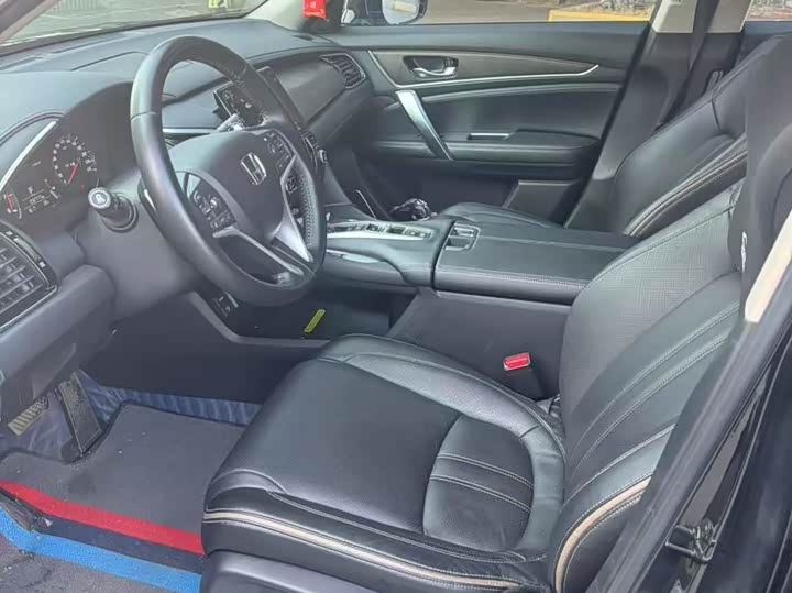 Фото 4 - Honda Avancier