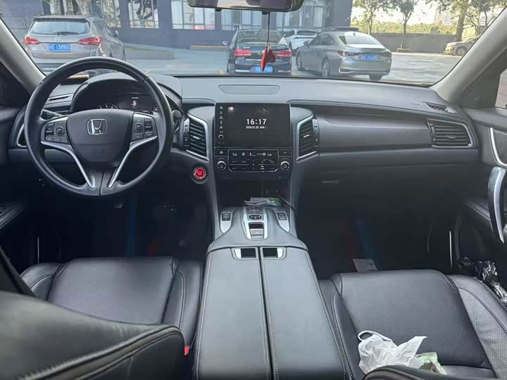 Фото 5 - Honda Avancier