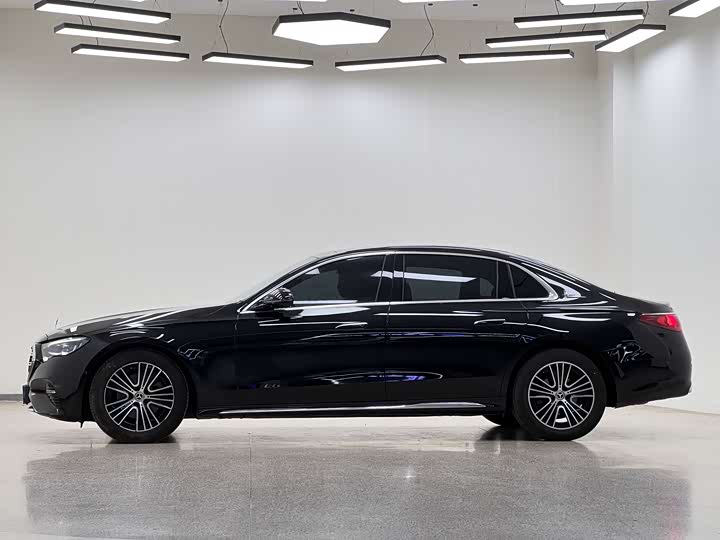 Фото 3 - Mercedes-Benz E-Class