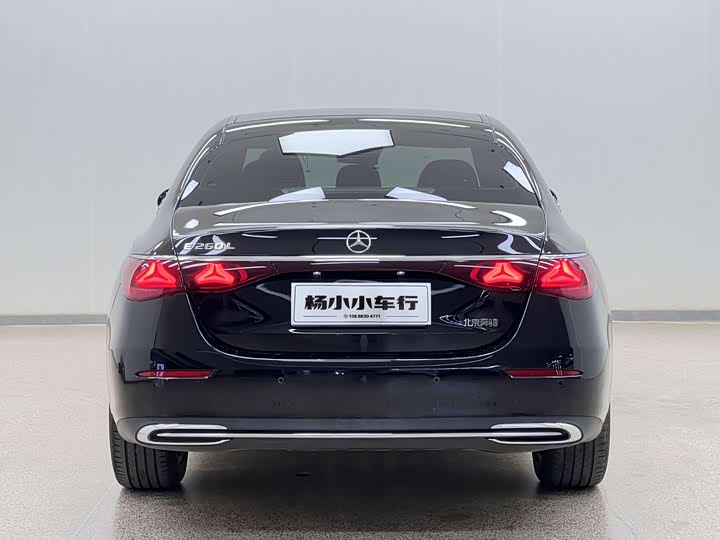 Фото 4 - Mercedes-Benz E-Class