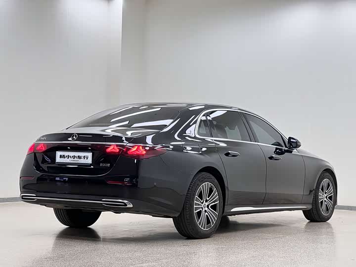 Фото 5 - Mercedes-Benz E-Class