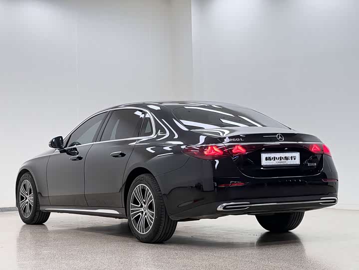 Фото 6 - Mercedes-Benz E-Class