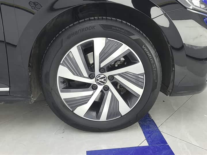 Фото 6 - Volkswagen Passat Hybrid