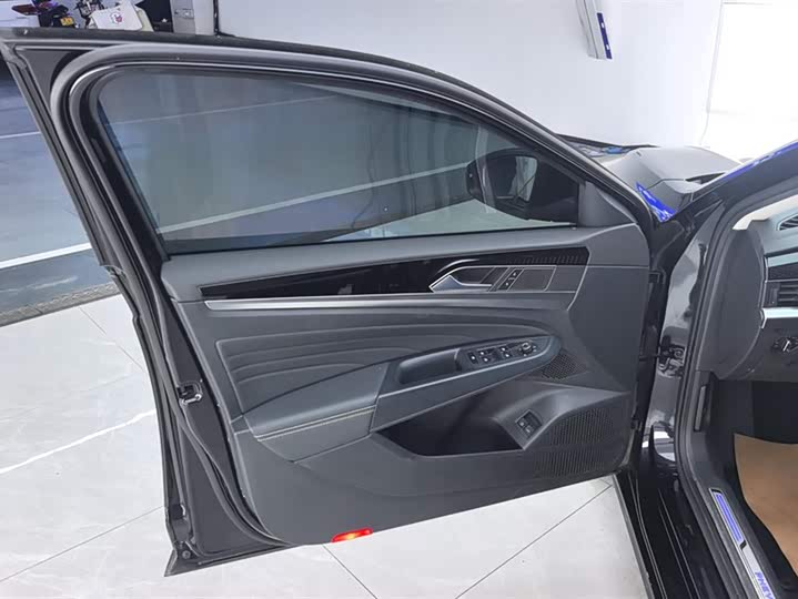 Фото 7 - Volkswagen Passat Hybrid