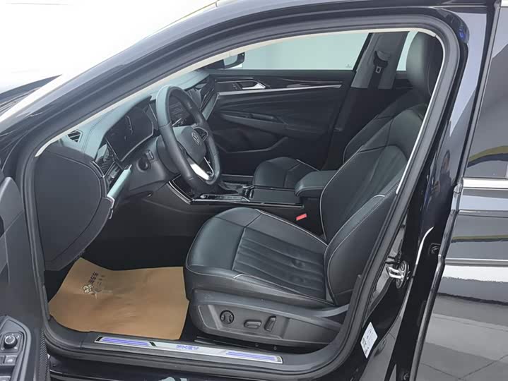 Фото 9 - Volkswagen Passat Hybrid