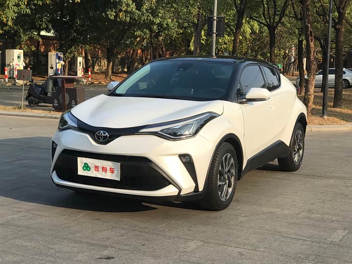 Фото 1 - Toyota C-HR