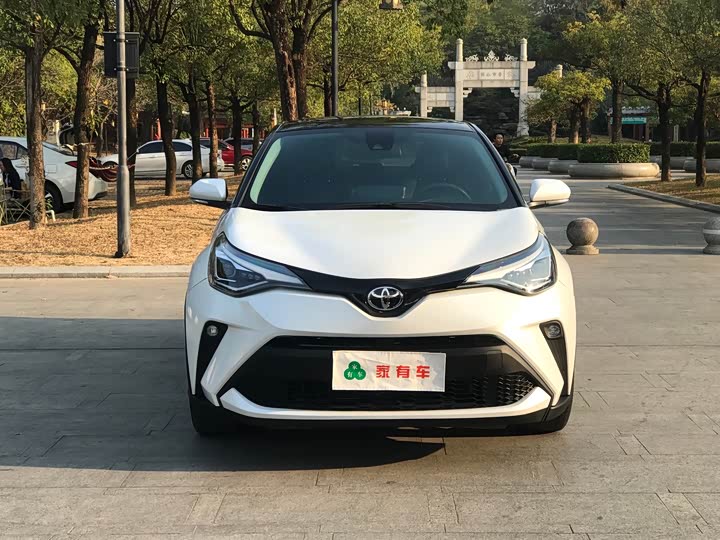 Фото 2 - Toyota C-HR