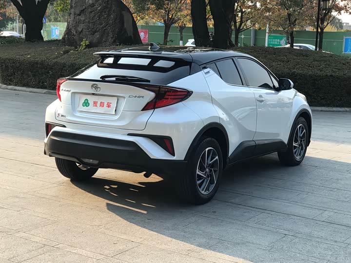 Фото 6 - Toyota C-HR