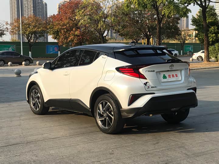 Фото 7 - Toyota C-HR