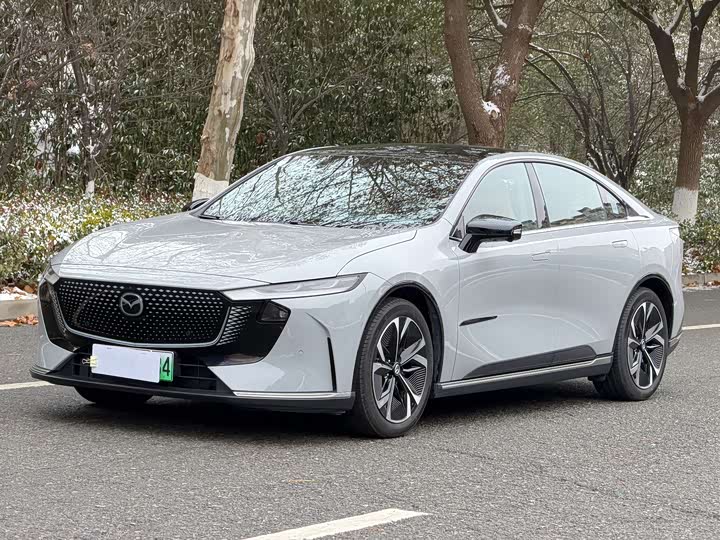 Фото 1 - Mazda EZ-6