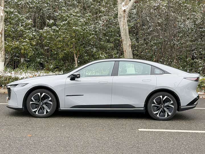 Фото 3 - Mazda EZ-6