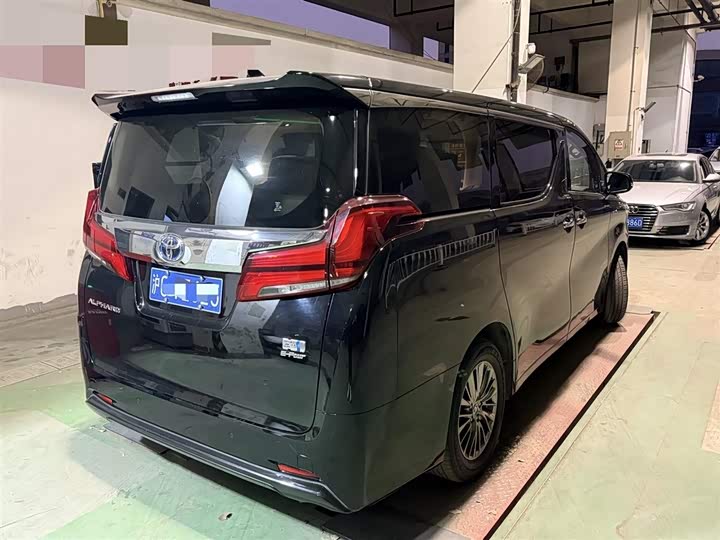 Фото 4 - Toyota Alphard