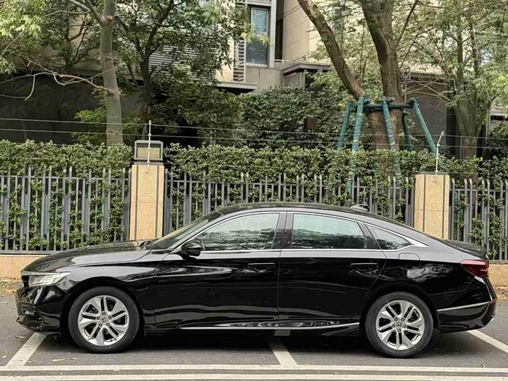 Фото 3 - Honda Accord