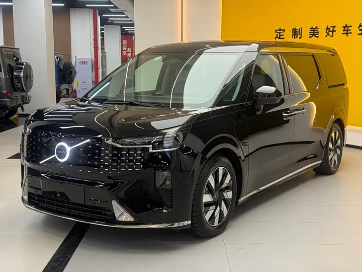 Фото 1 - Volvo EM90