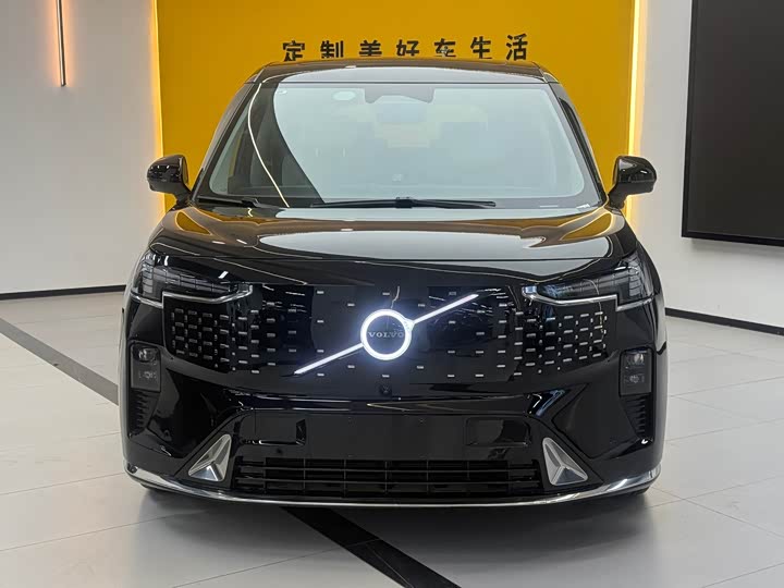 Фото 2 - Volvo EM90