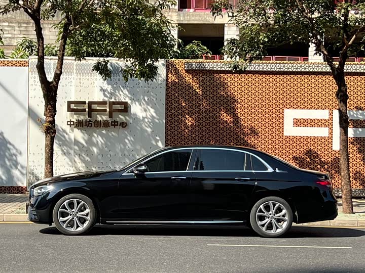 Photo 3 - Mercedes-Benz E-Class