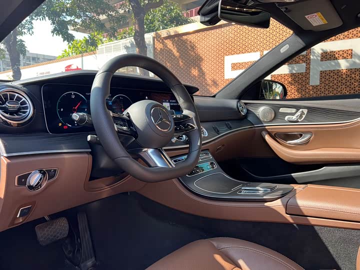 Photo 4 - Mercedes-Benz E-Class