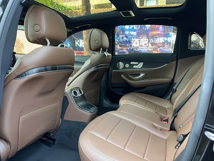 Photo 6 - Mercedes-Benz E-Class