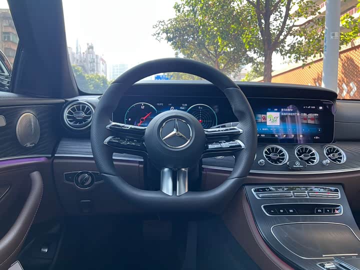 Photo 8 - Mercedes-Benz E-Class