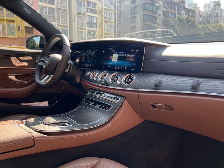 Photo 9 - Mercedes-Benz E-Class