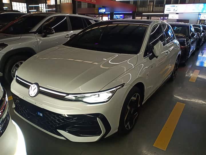 Фото 2 - Volkswagen Golf