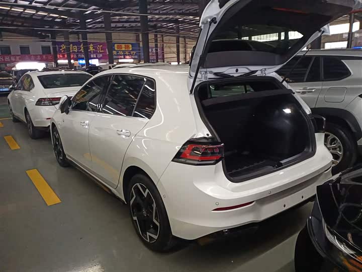 Фото 5 - Volkswagen Golf