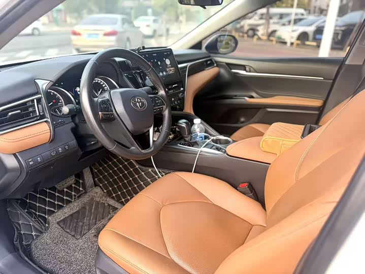 Фото 7 - Toyota Camry