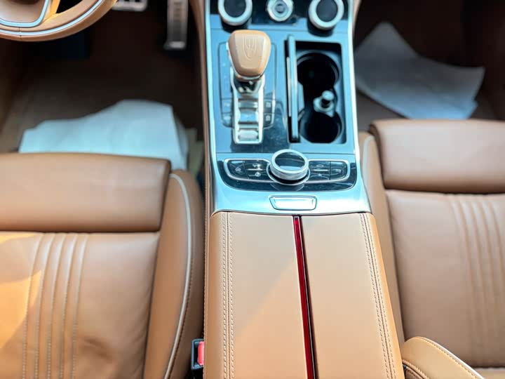 Фото 7 - Hongqi H9