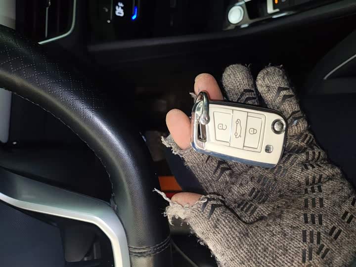 Фото 9 - Volkswagen Tiguan L Hybrid