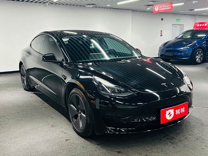 Фото 3 - Tesla Model 3