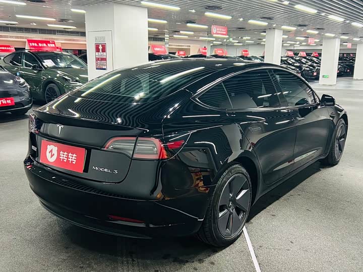 Фото 4 - Tesla Model 3