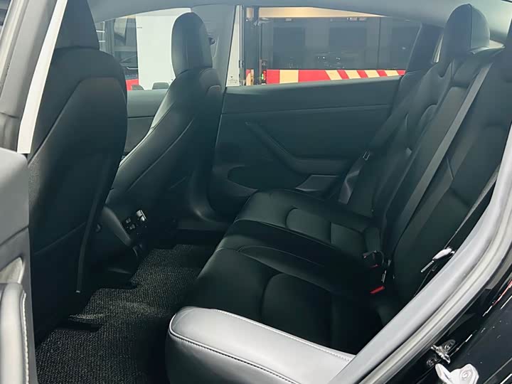 Фото 8 - Tesla Model 3