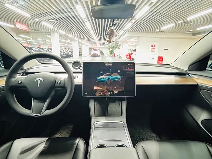 Фото 9 - Tesla Model 3