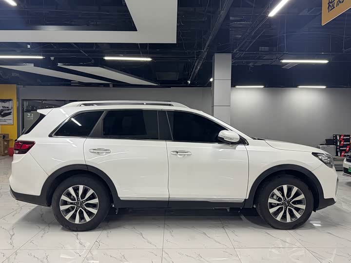 Фото 5 - Kia KX7