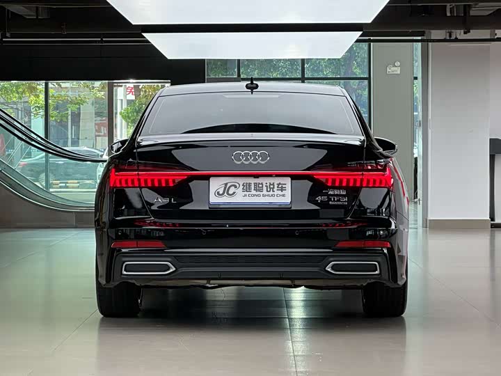 Фото 4 - Audi A6L