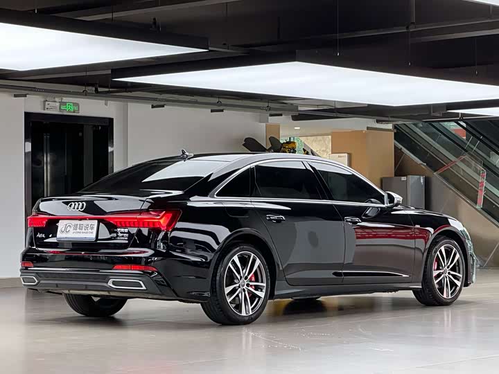 Фото 5 - Audi A6L