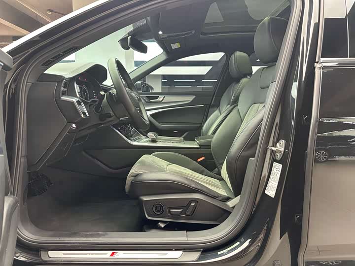 Фото 6 - Audi A6L