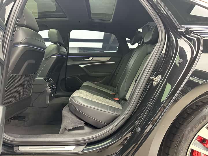 Фото 7 - Audi A6L