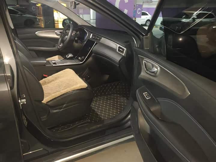 Фото 8 - Roewe RX5