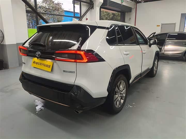 Фото 5 - Toyota Wildlander