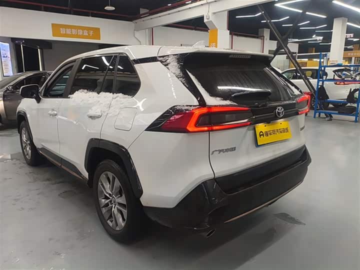 Фото 7 - Toyota Wildlander