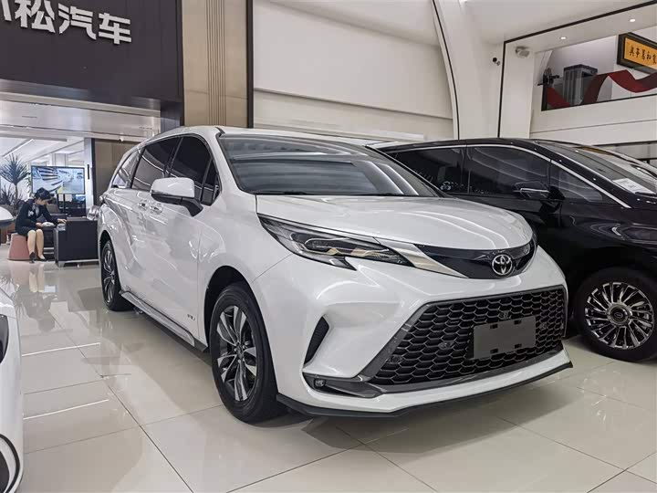 Фото 3 - Toyota Granvia