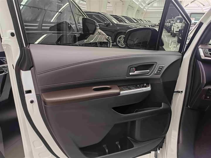 Фото 5 - Toyota Granvia