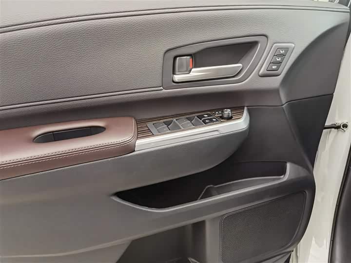 Фото 6 - Toyota Granvia