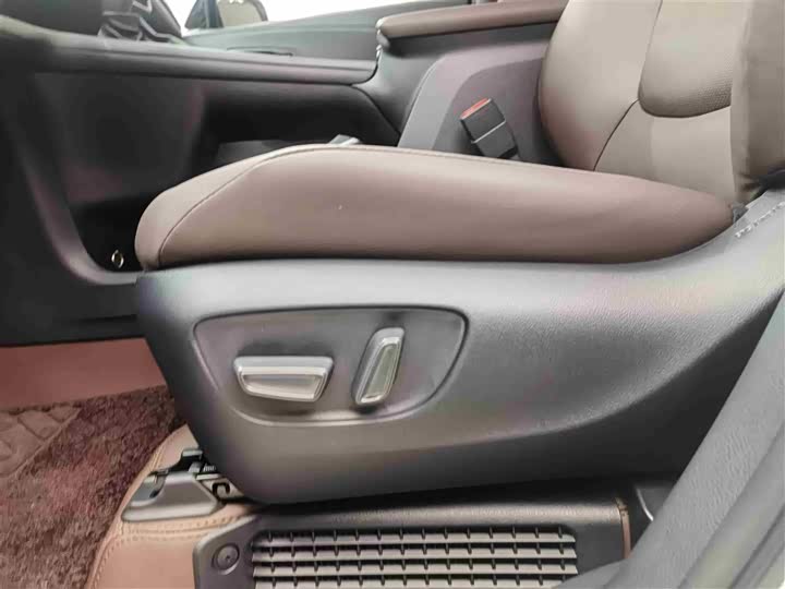 Фото 7 - Toyota Granvia