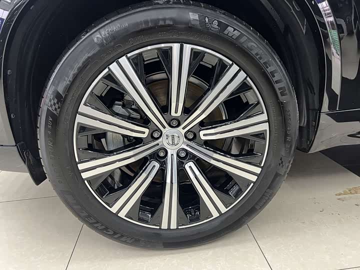 Фото 4 - Volvo XC90